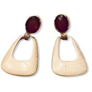 Ellen Tracy goldtone foot knocker earrings clip on